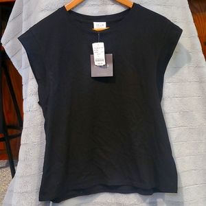 Wide shoulder cotton tee